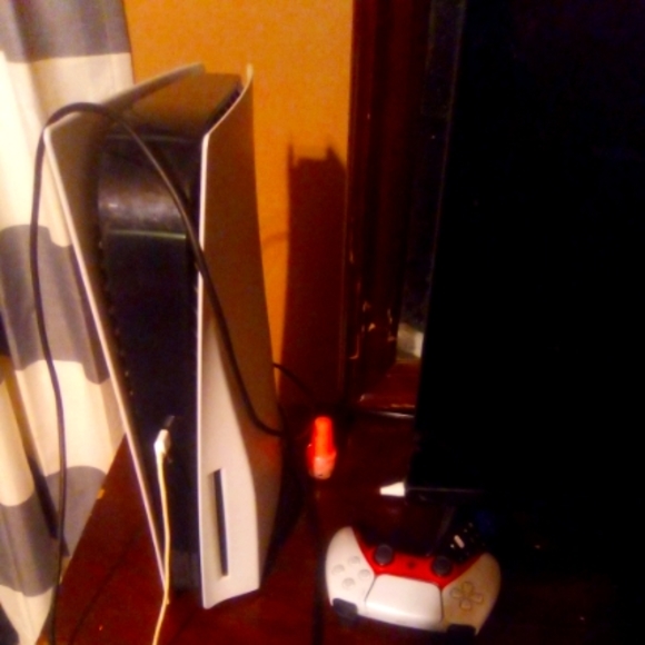I\'m selling a ps5 and a controller for $750